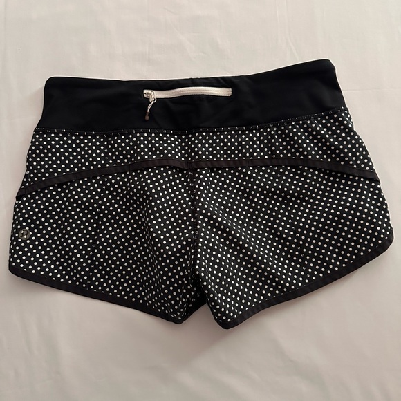 Lululemon speed short 2.5”,*LR, 2-Way Stretch, Size 4 - Picture 6 of 8